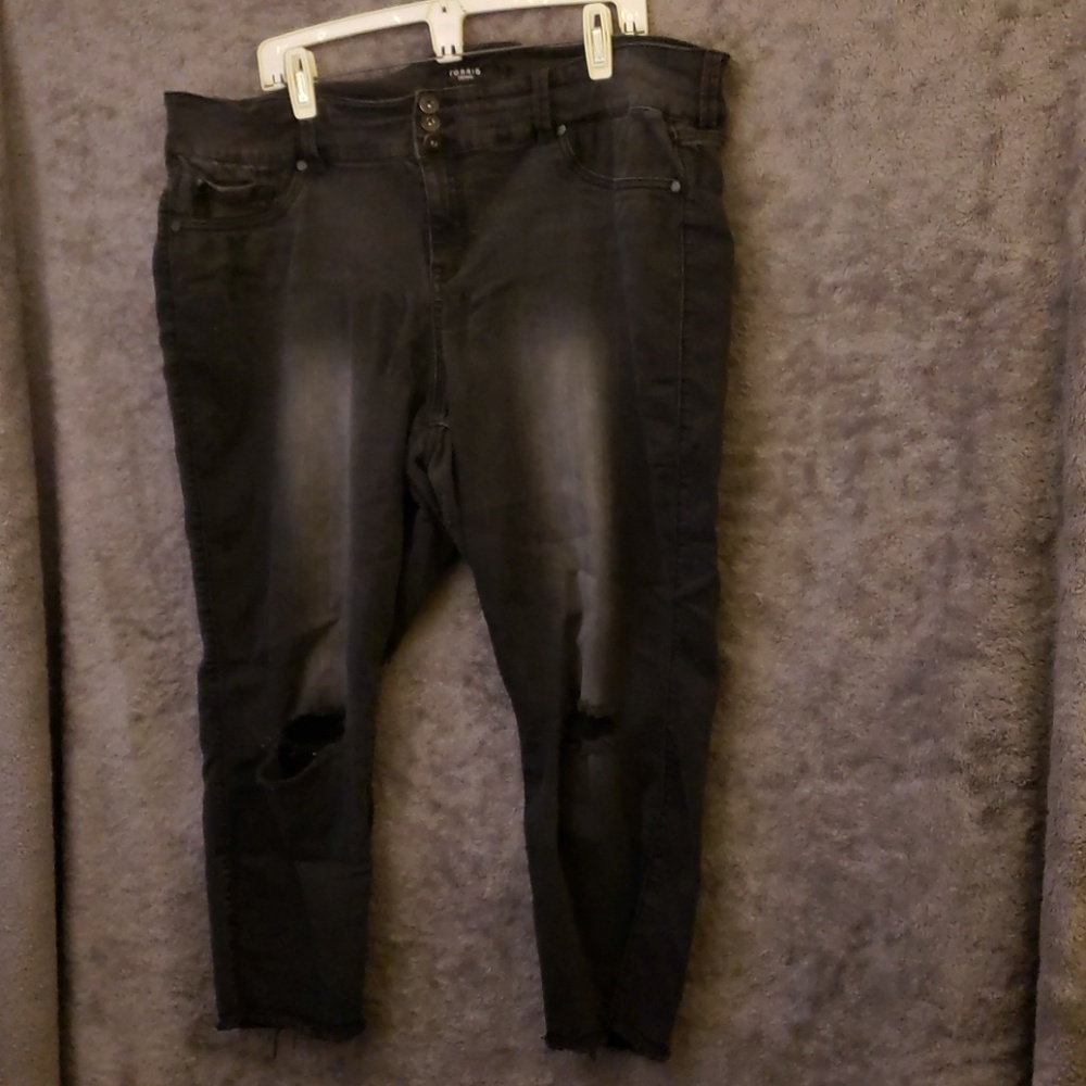 Torrid Ripped Gray Jean Capri (ankle) 24